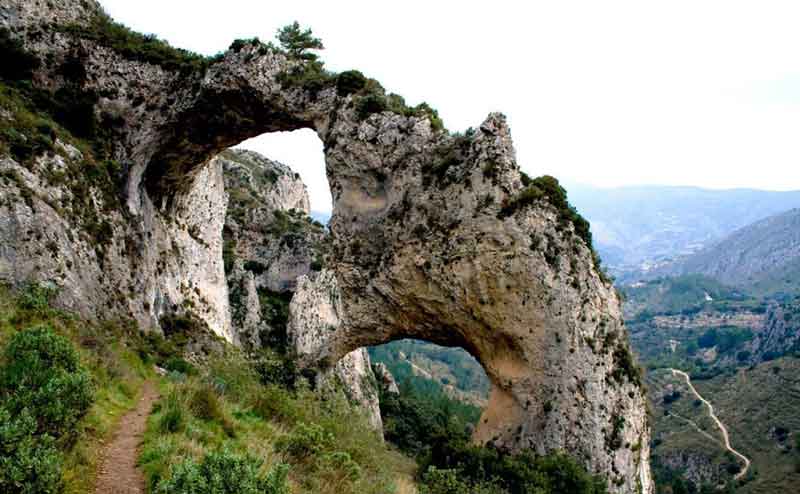 Sobre la ruta Els Arcs de Castell de Castells