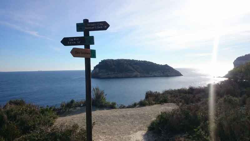 al Cap Prim y a la bonita Cala Sardinera. 