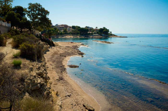 Calas del Cabo de La Huerta en Alicante ¡Una playa que debes conocer!