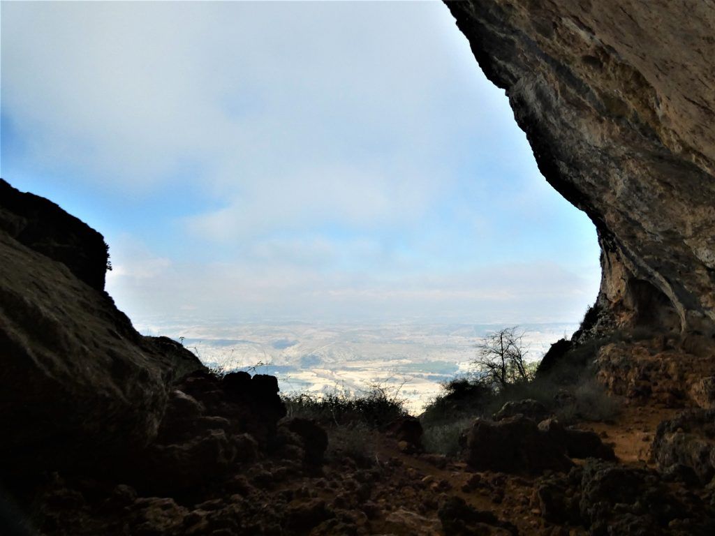 Cueva de Bolumini desde Alfafara