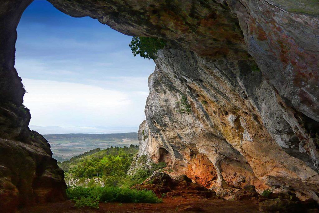 Cueva de Bolumini desde Alfafara