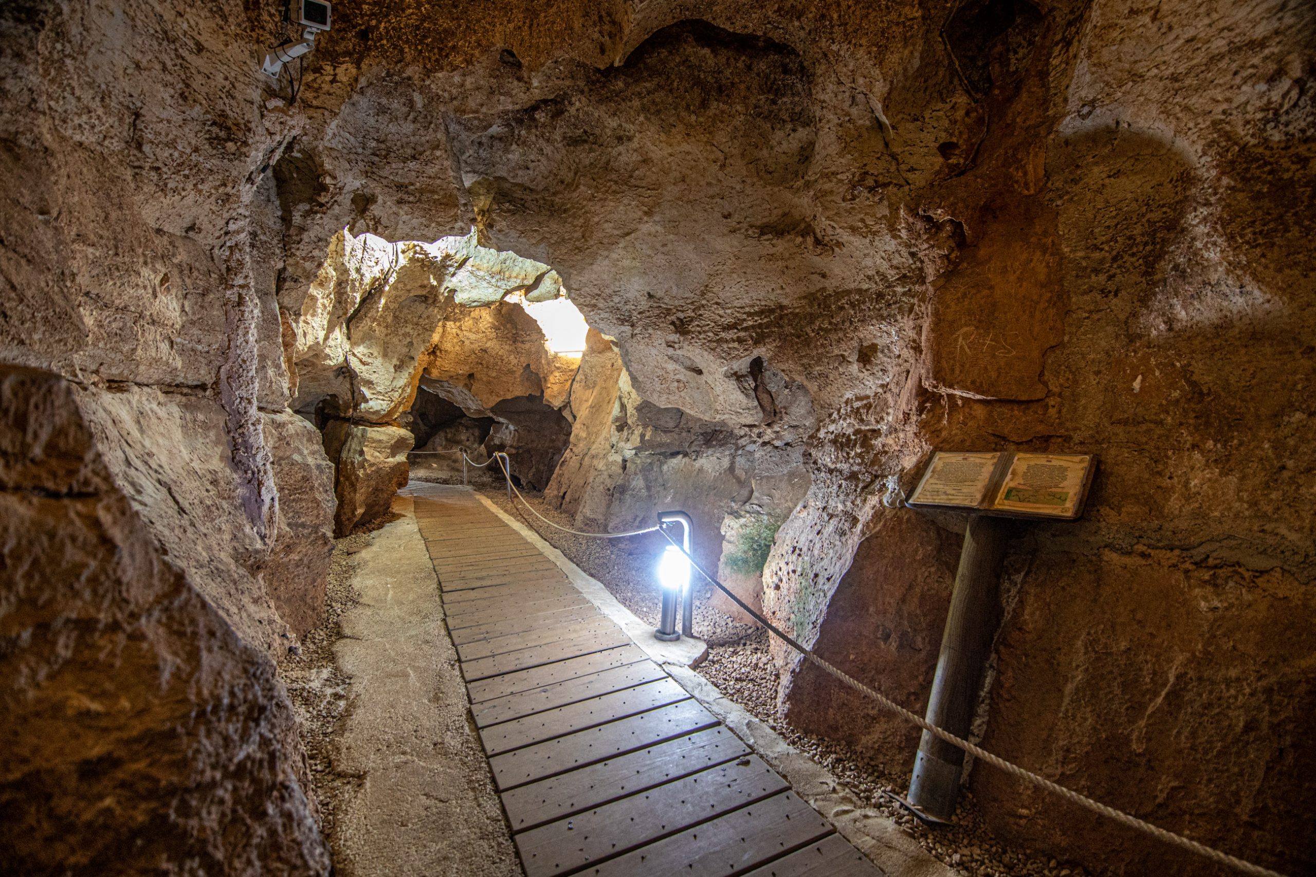 Conoce la Cueva de las Calaveras en Alicante