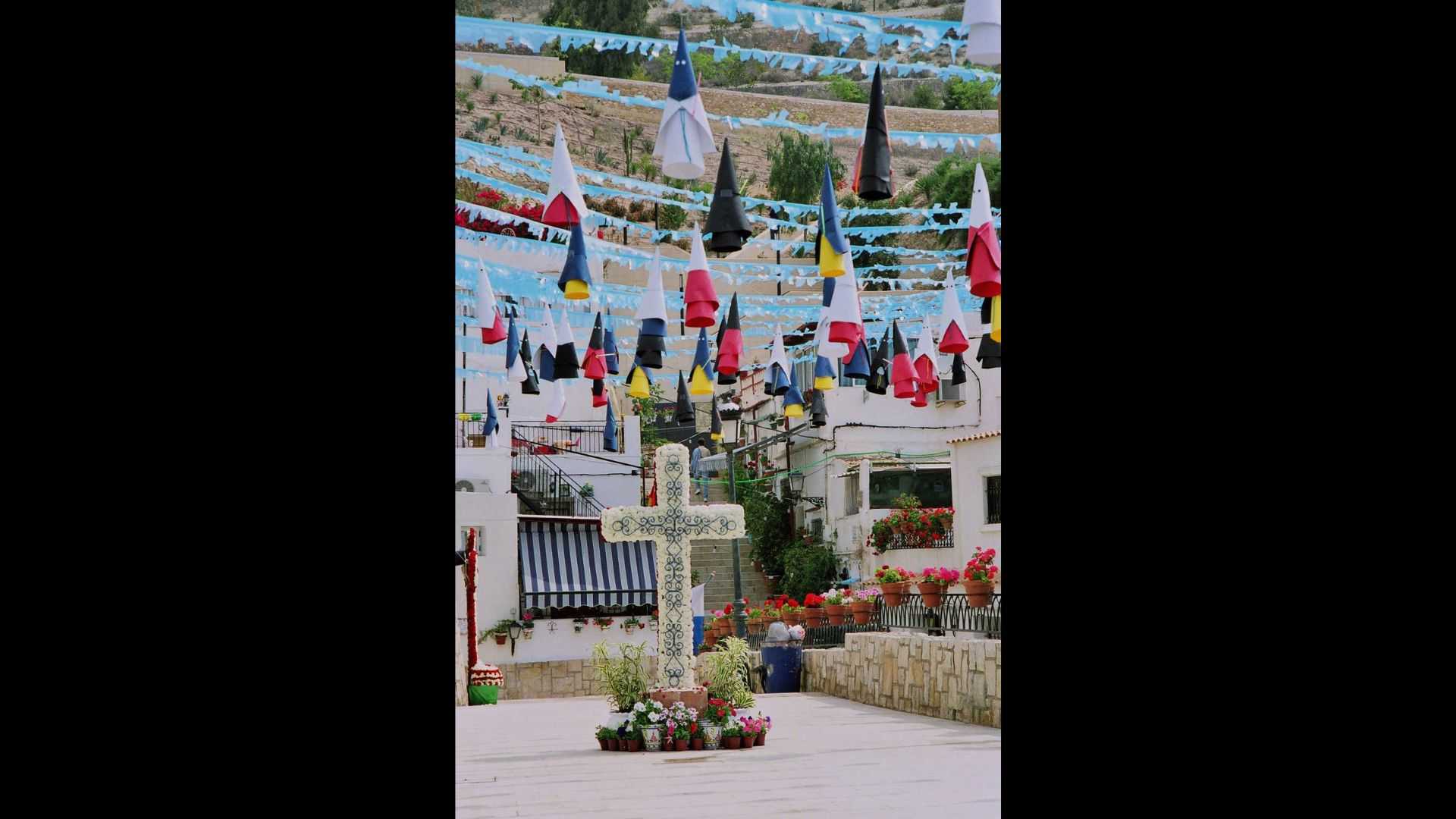 FIESTAS DEL BARRIO DE SANTA CRUZ 1920 1080
