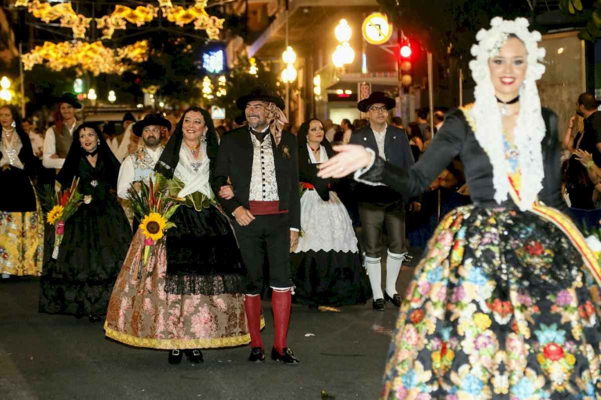 Ofrenda floral a la Virgen del Remedio en Alicante