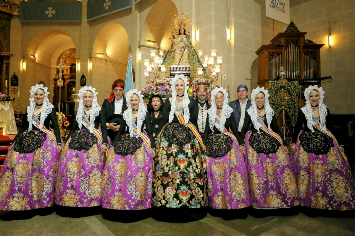 Ofrenda floral a la Virgen del Remedio en Alicante