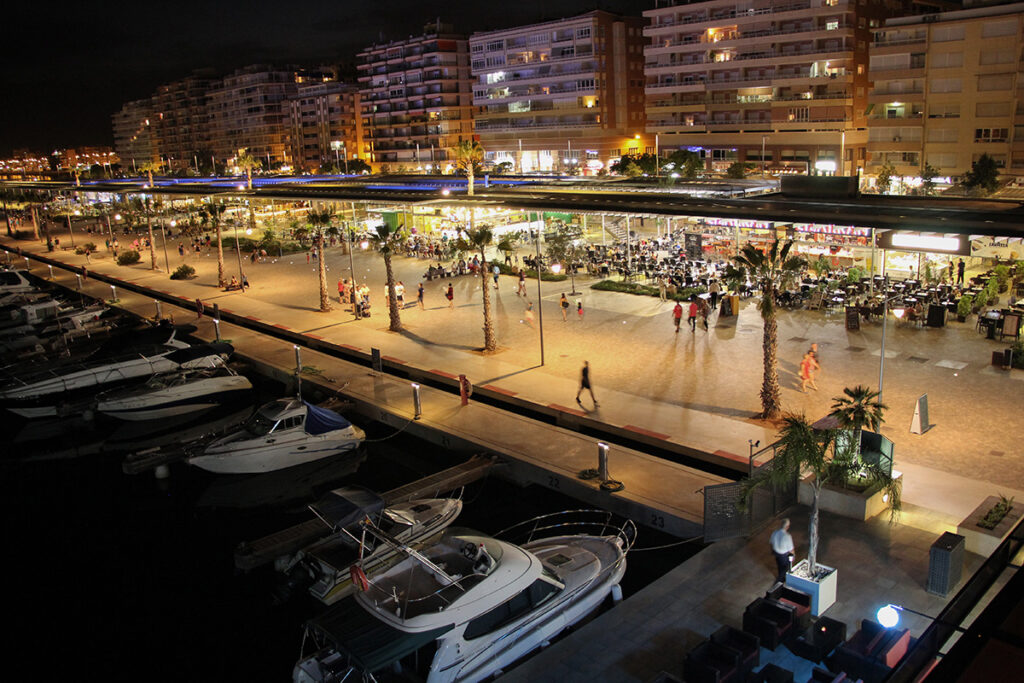 Explora el Puerto Deportivo Marina Miramar en Santa Pola