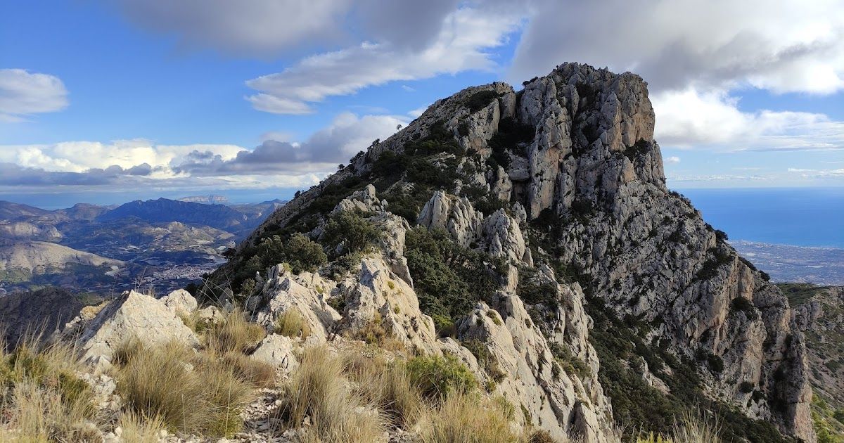 Ruta al Ponoig desde el helipuerto de Polop