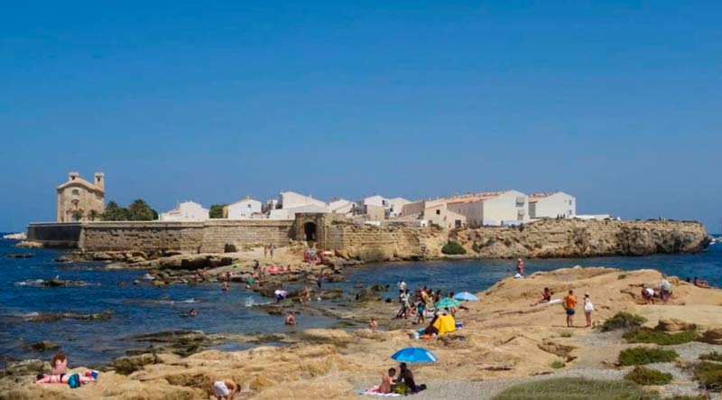 La Isla Nueva Tabarca: Patrimonio cultural y Ruta senderismo