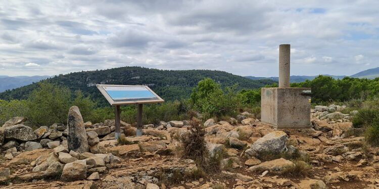 Silla del Cid por la senda de Les Covatelles