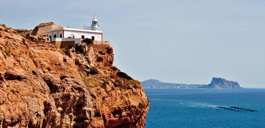 Subir la ruta del Faro Albir