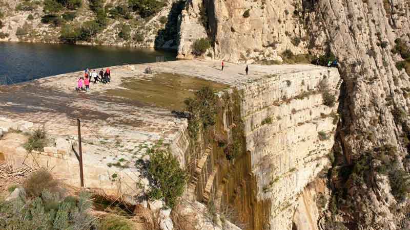 Sobre el Embalse de Tibi