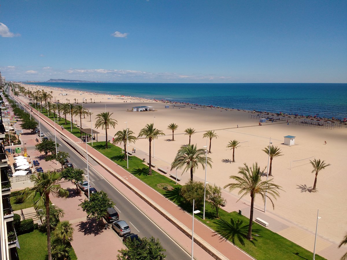 Ambiente en la Playa de Gandia en Gandia