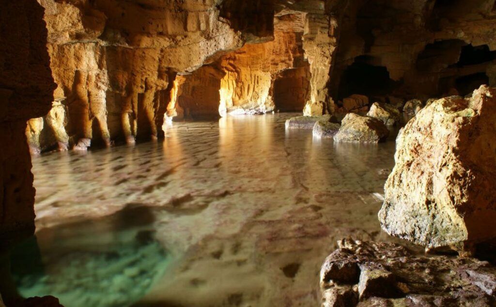 interior de la cova tallada fuente gva parcs parques naturales de la comunitat valenciana