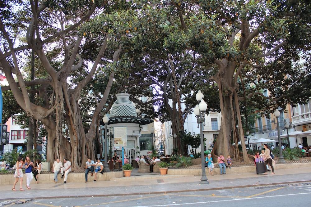 La plaza es el lugar más atractivo y visitado de la zona. 