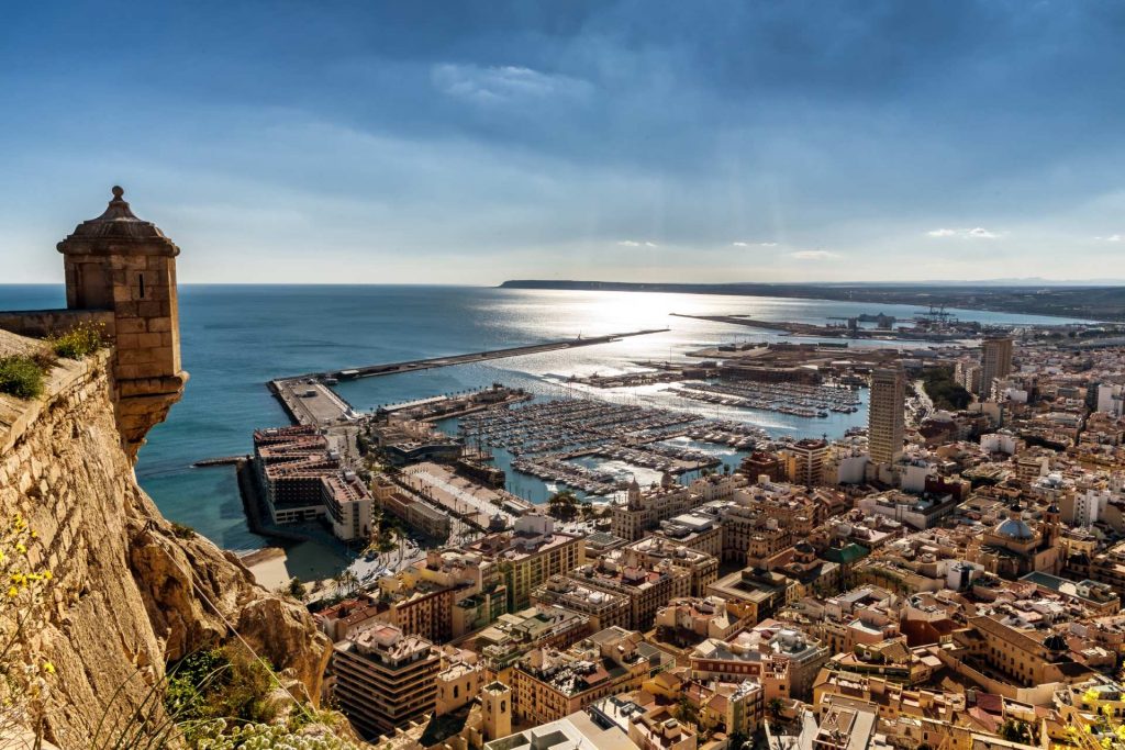 Conoce 5 razones para hacer turismo en Alicante